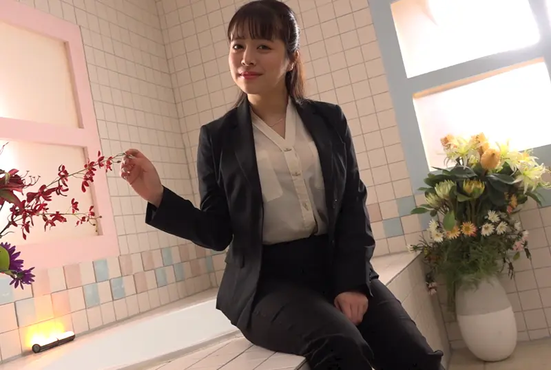 Haruna Noa is an office lady in FJIN-070