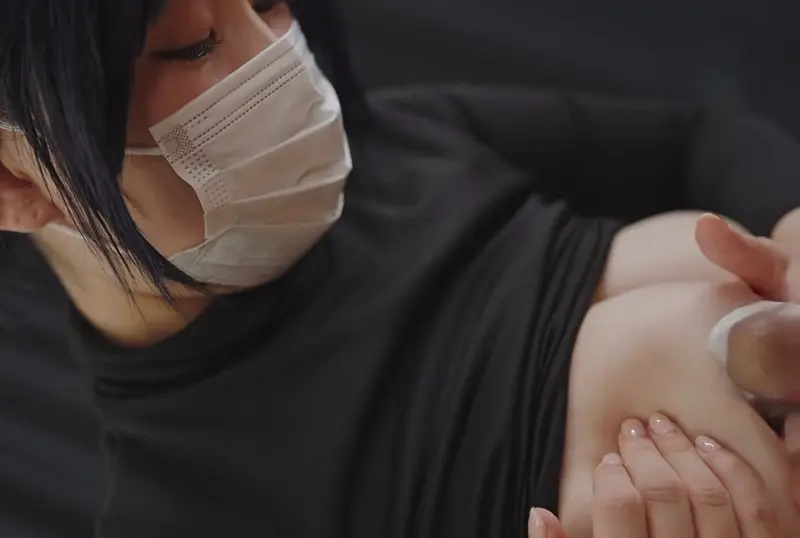 Yoshine Yuria getting a cumshot on her tits