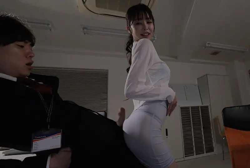 Mori Hinako giving an assjob